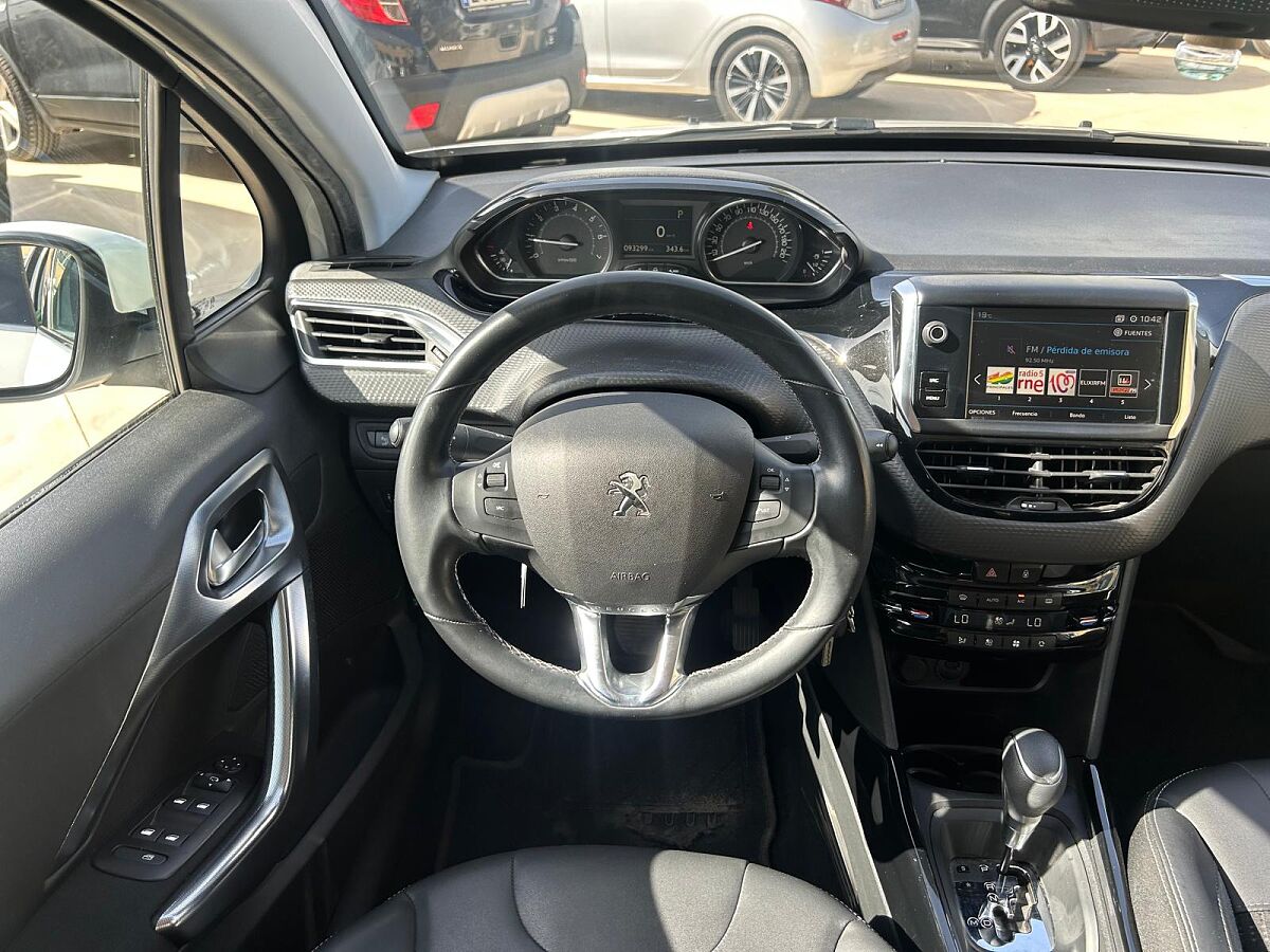 PEUGEOT 2008 ALLURE 1.2 E-THP AUTO SPANISH LHD IN SPAIN 58000 MILES 1 OWNER 2019